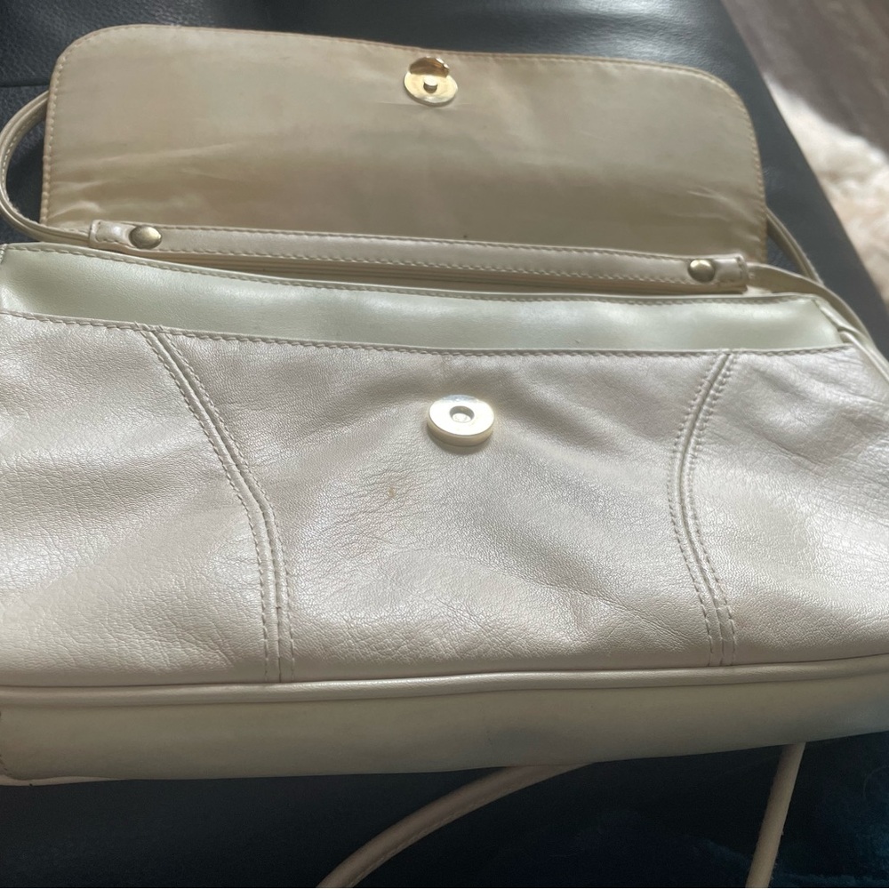 Cream colored genuine leather clutch/ shoulder bag. - Picture 2 of 7